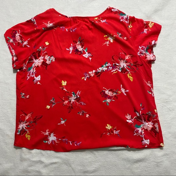 EVRI red floral plus size blouse 2x EUC - Picture 4 of 5